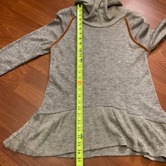 Ladies THMI, gray with brown accent cowl neck boho/western/coquettecore sweater - Picture 9 of 11